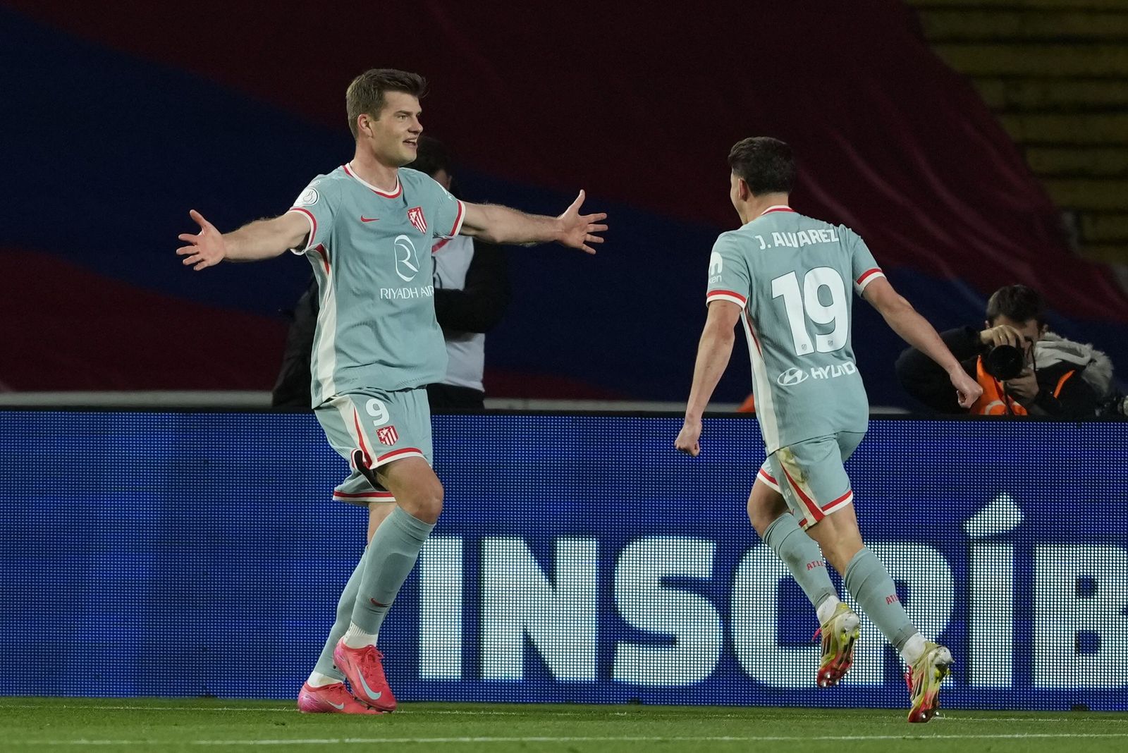 Las fotos del espectacular Barcelona - Atlético de Madrid