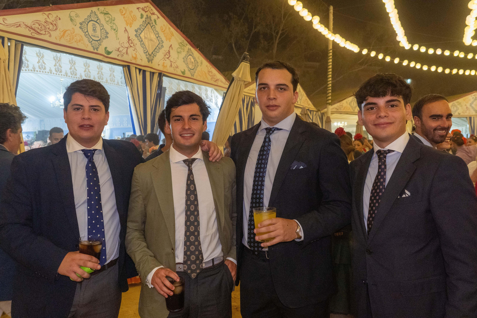 Imágenes del ambiente del ambiente de la noche del sábado en la Feria de Otoño y del Caballo 2025 de Huelva