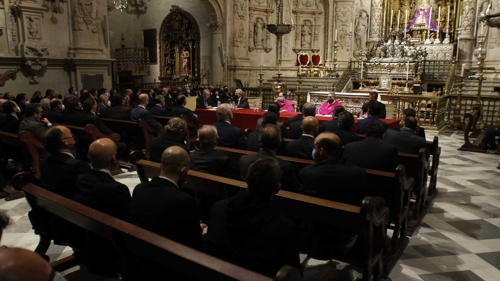 El cabildo de Toma de Horas celebrado en la Capilla Real. El cabildo de Toma de Horas celebrado en la Capilla Real.