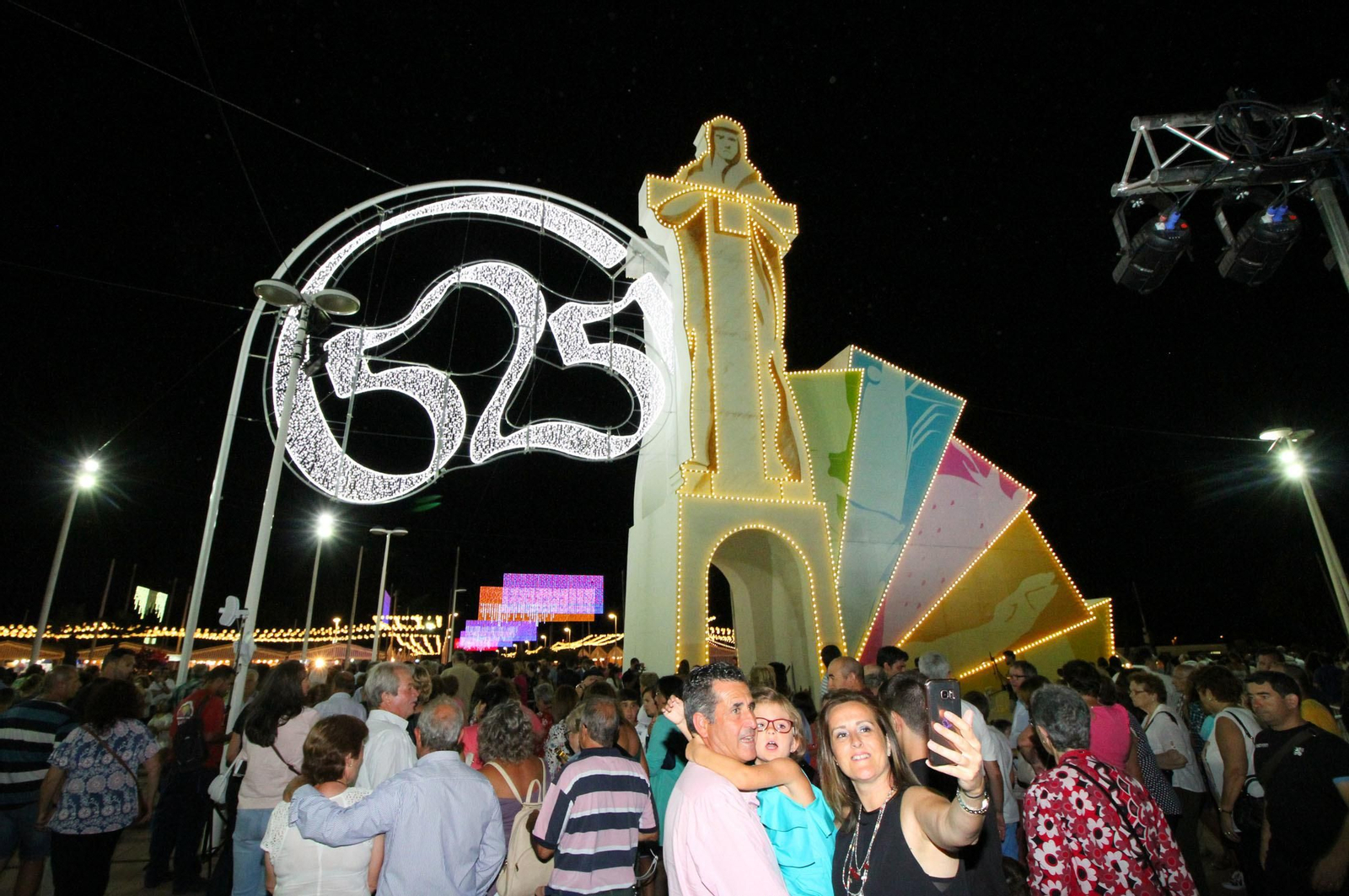 Imágenes de la inauguración oficial de las Fiestas Colombinas 2017.