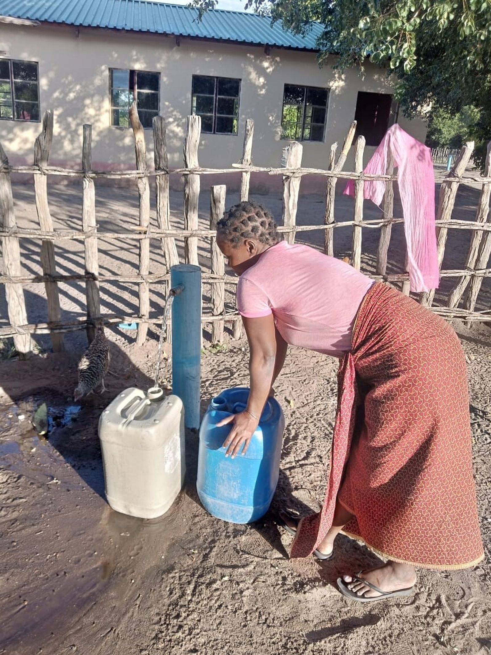 1.039 familias de Mozambique logran agua potable.