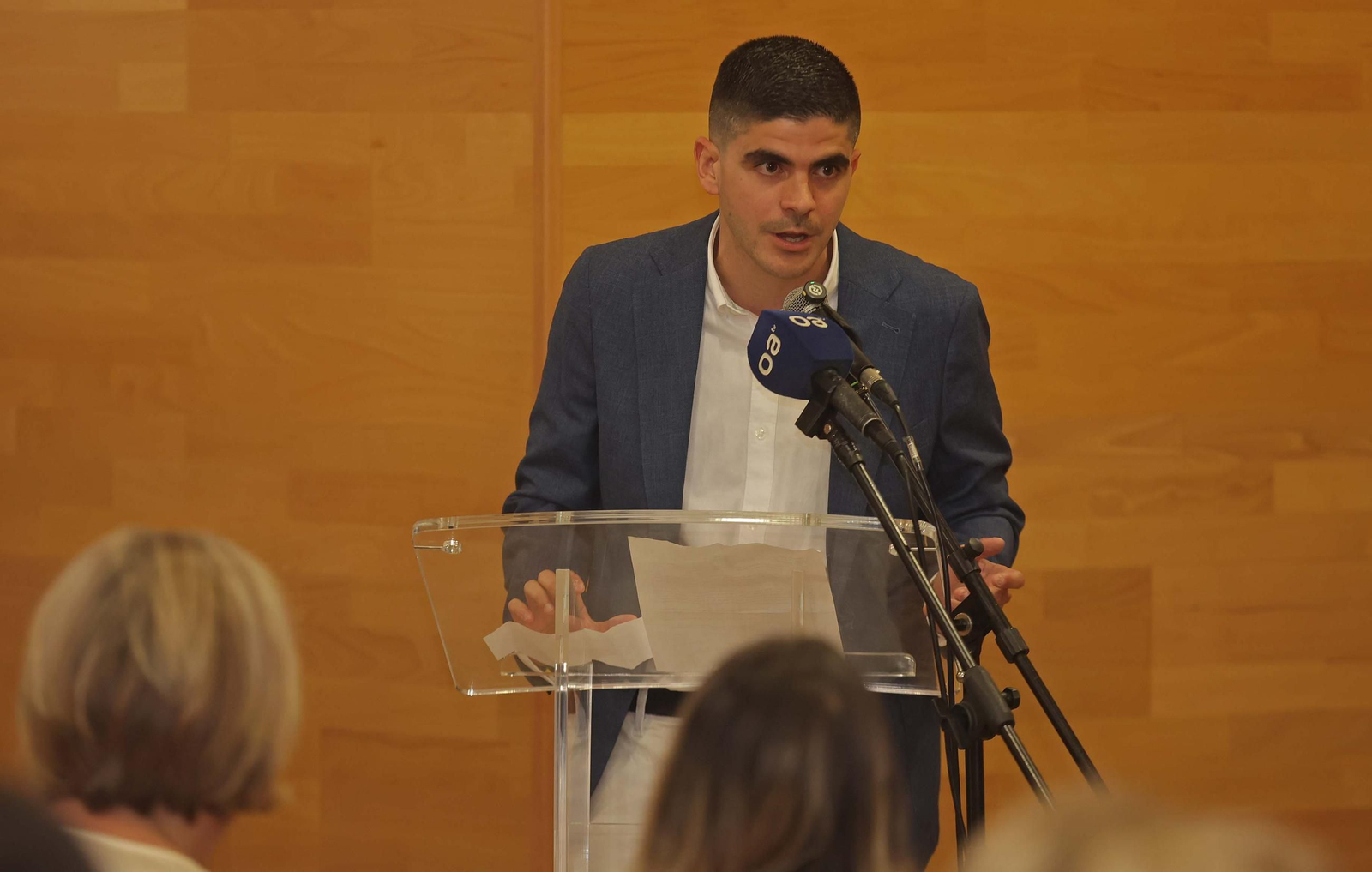 El acto de imposición de la insignia de la ciudad de Algeciras a Iván Turrillo, en imágenes