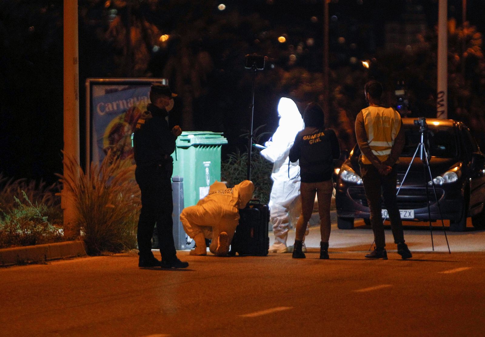 Investigadores tras el hallazgo de una mujer descuartizada en Torrevieja