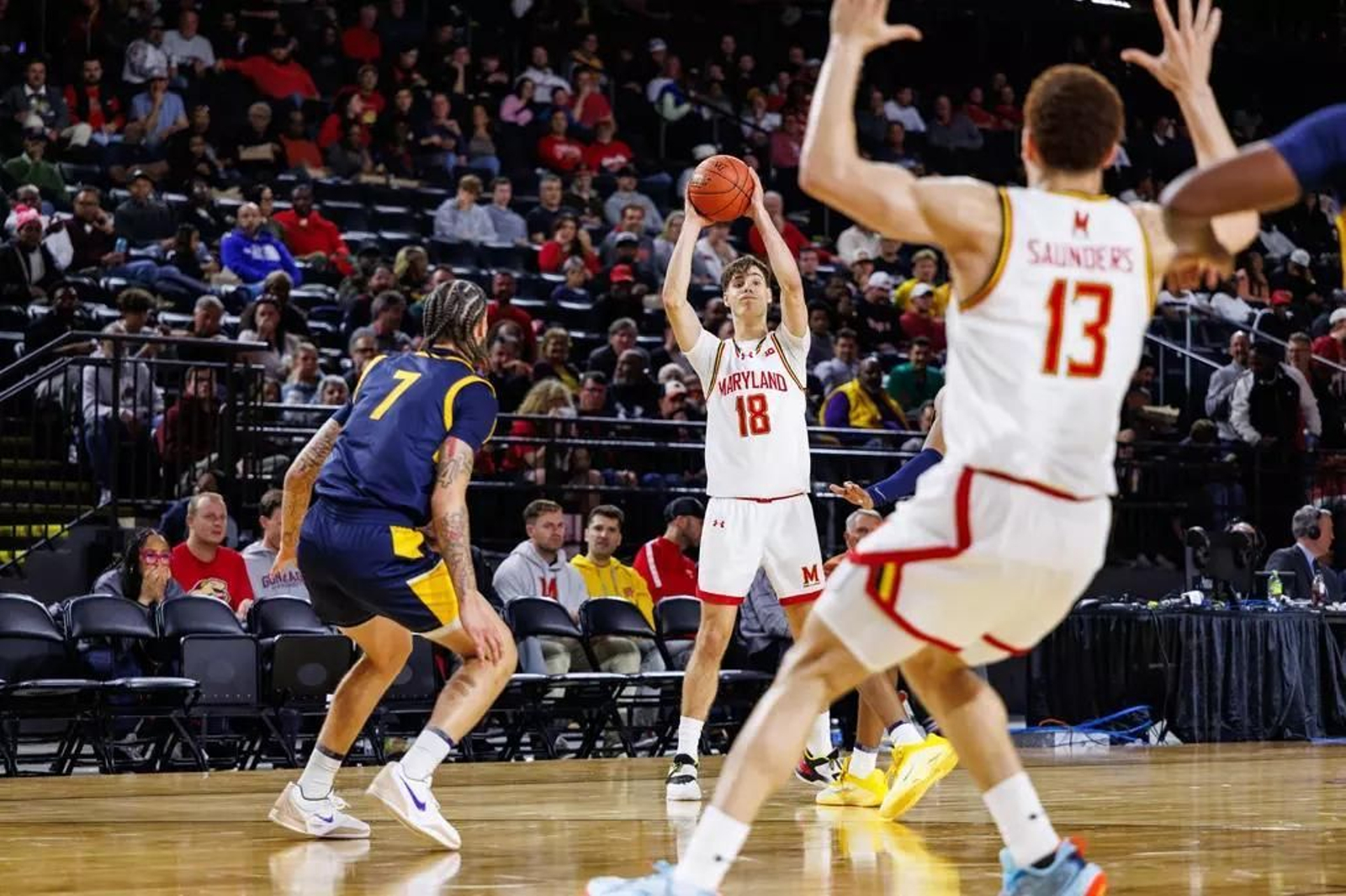 NCAA: Mario Saint-Supéry y Guille del Pino debutan con victoria