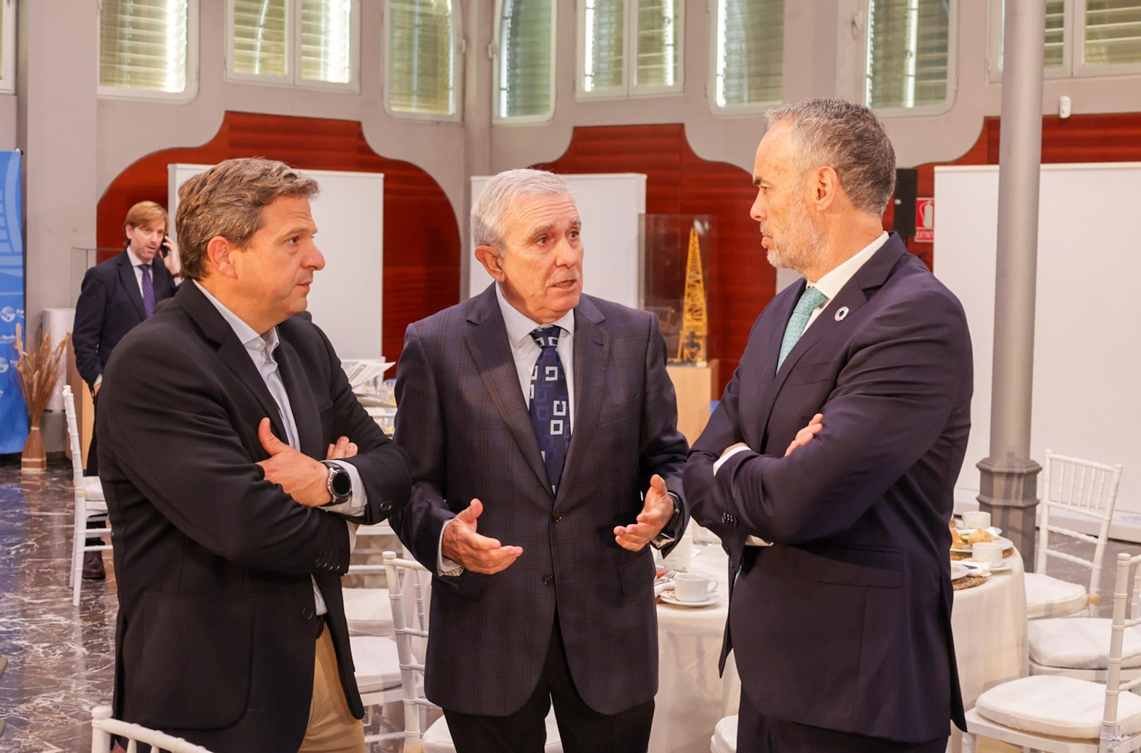 Imágenes del desayuno-coloquio con Jorge Paradela en el Foro Joly Andalucía