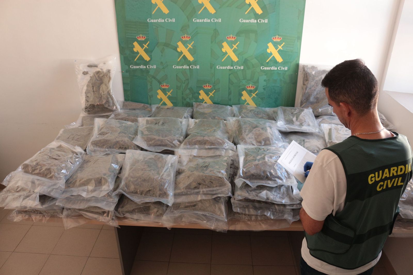 Droga incautada por la Guardia Civil.