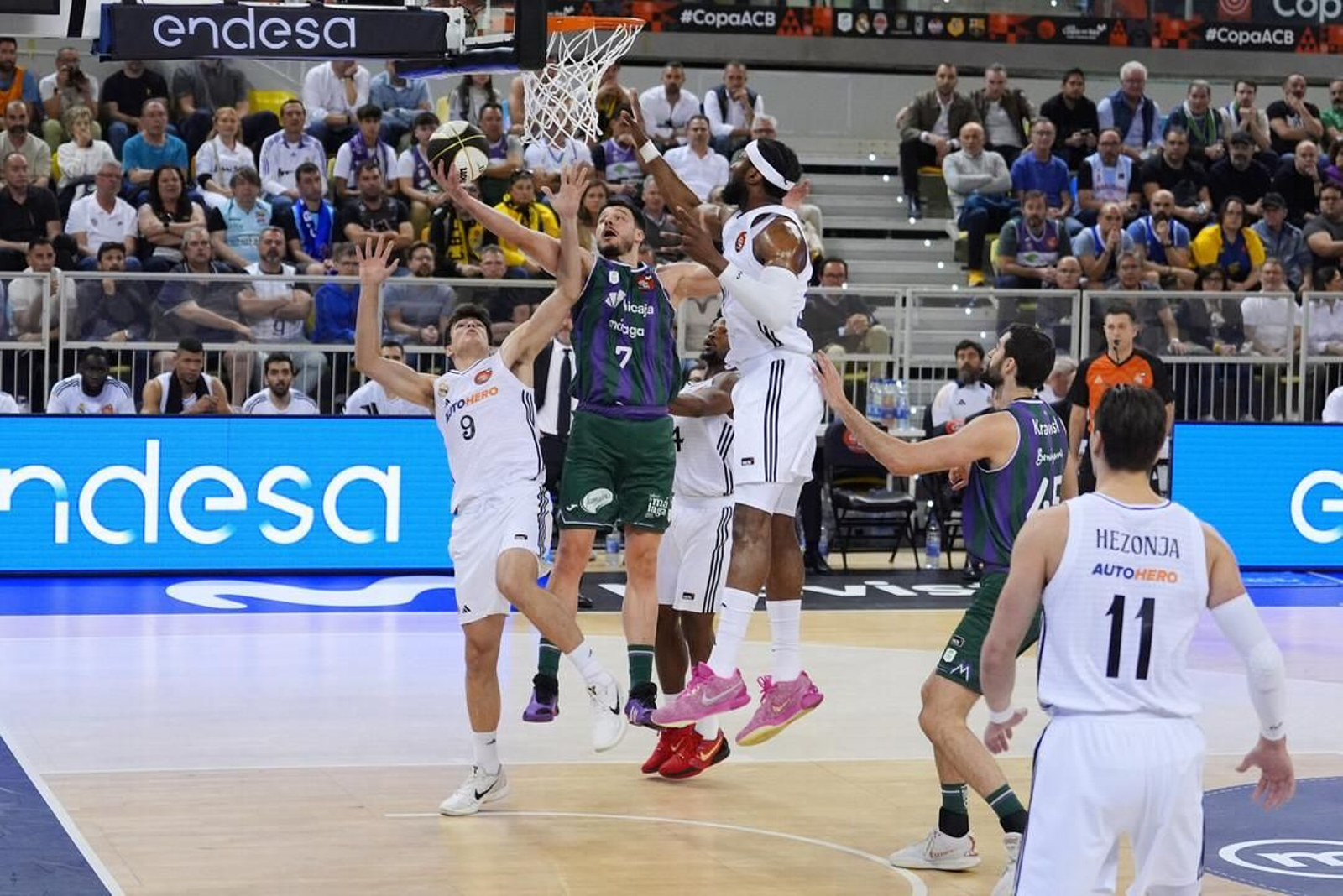 El Unicaja, campeón de Copa: Todas las imágenes del partido, la fiesta y la llegada a Málaga
