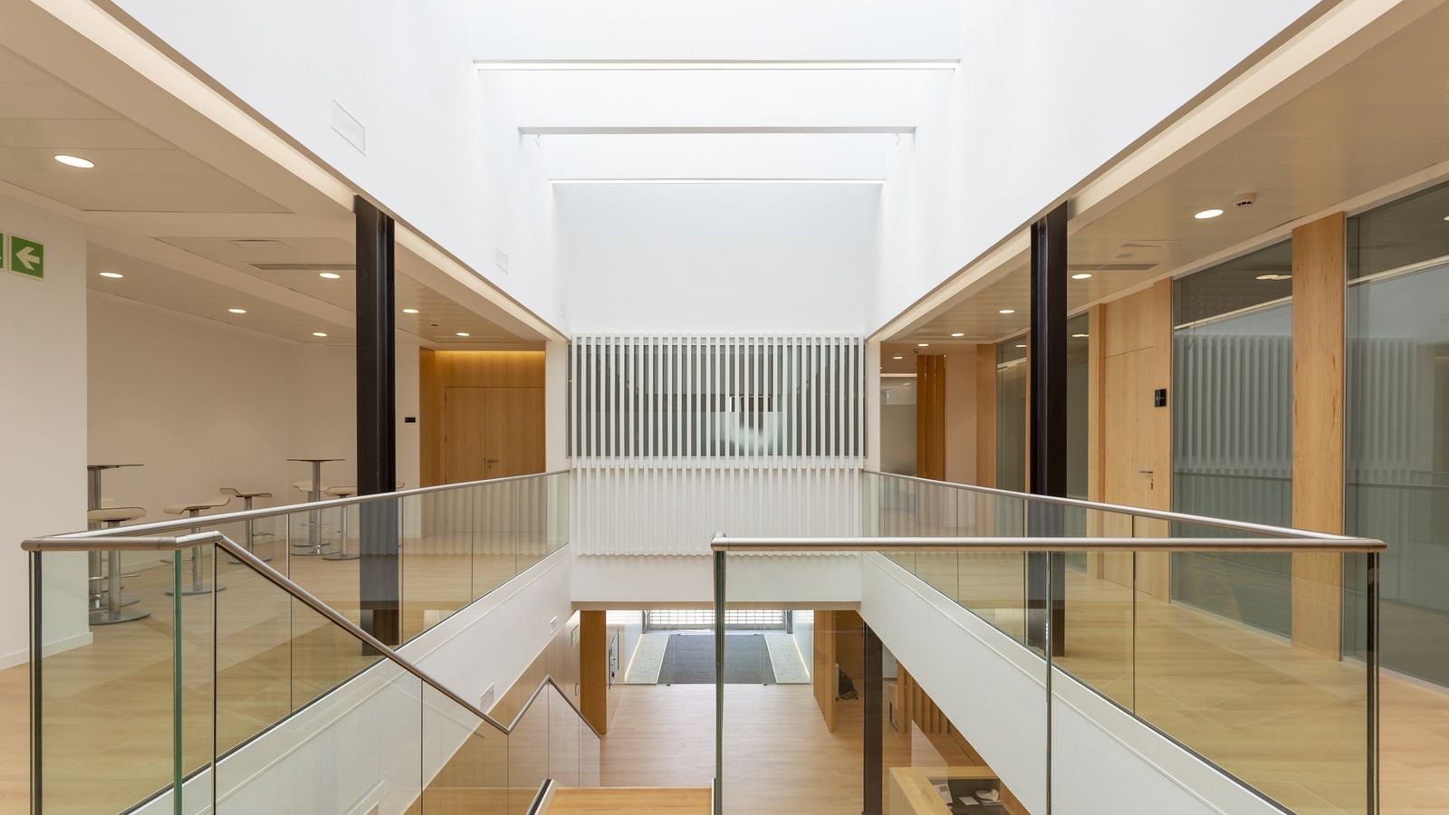 Interior de la nueva sede de IVI en Sevilla.