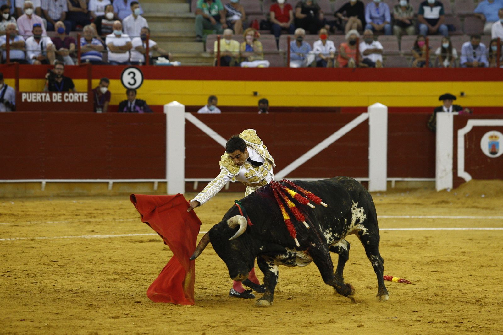 Fotogalería corrida de toros. Cayetano Rivera, Paco Ureña y Roca Rey. Roquetas de Mar.