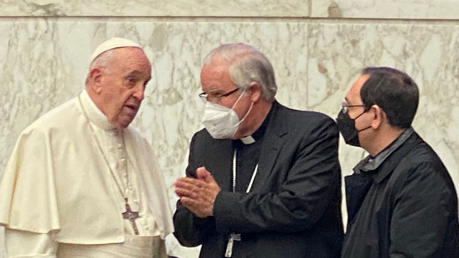 El Papa francisco con monseñor Saiz y el vicario Teodoro León