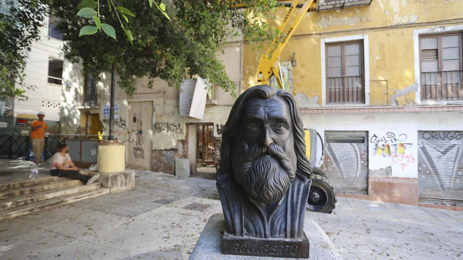 Busto de Rockberto, quien fuera cantante de Tabletom, en la Plaza de San Pedro de Alcántara.