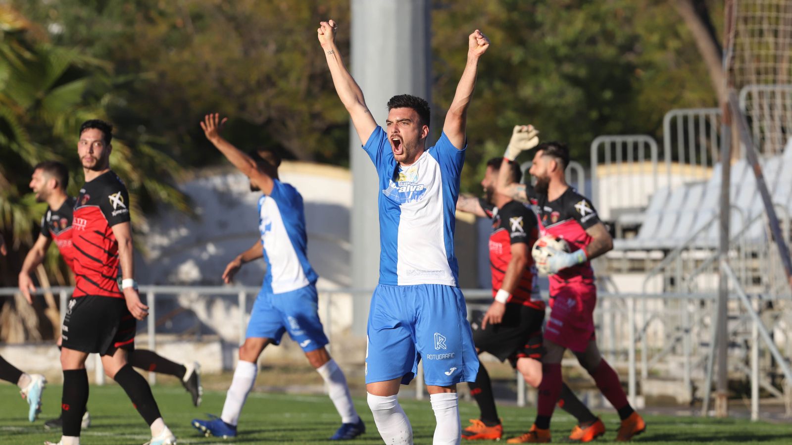 Imágenes del Xerez CD contra el Puente Genil en la Juventud
