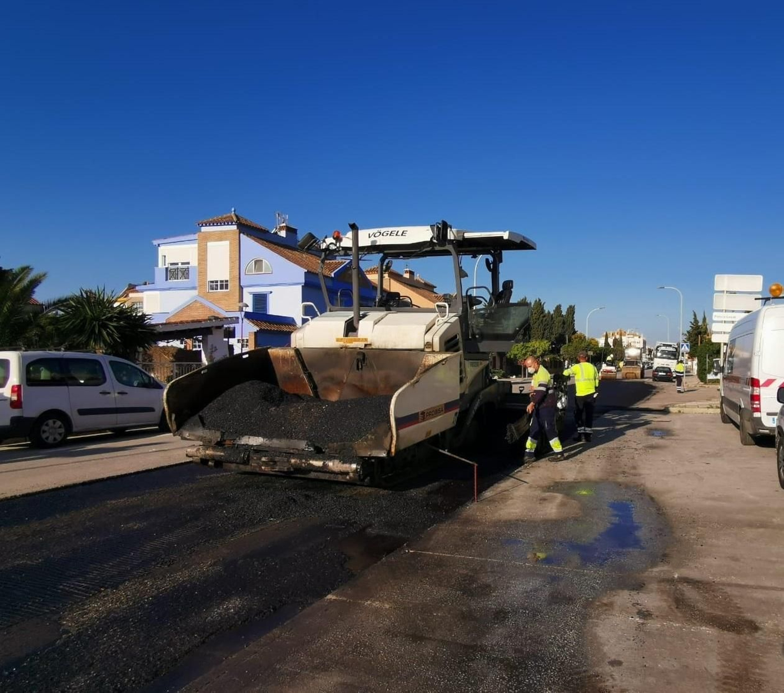 Inicio de los trabajos de asfaltado.