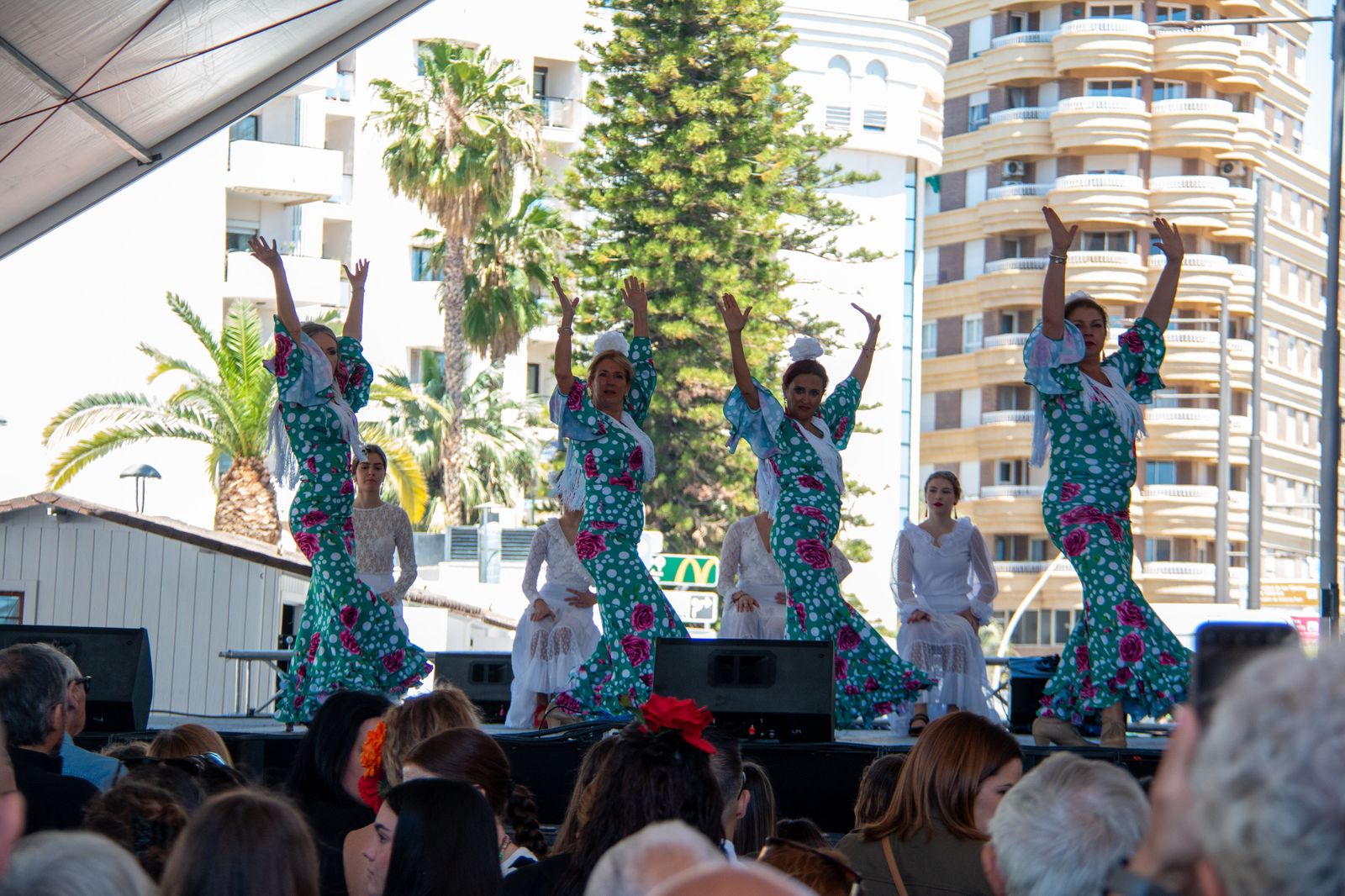 Motril disfruta de las Cruces, en imágenes