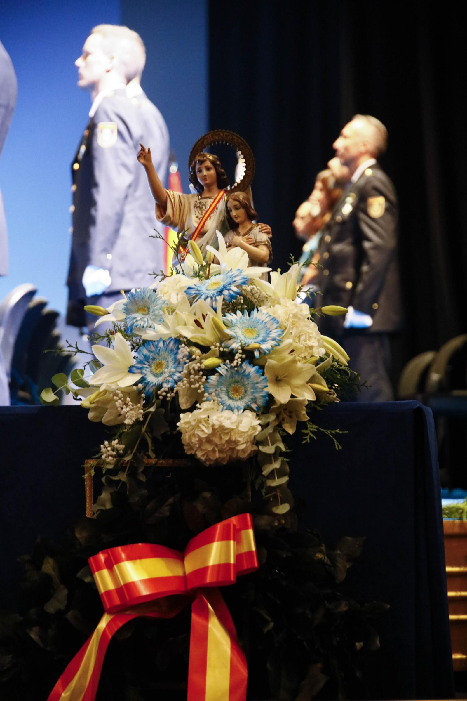 Las imágenes de la celebración del Patrón de la Policía Nacional en Almería, los Santos Ángeles Custodios