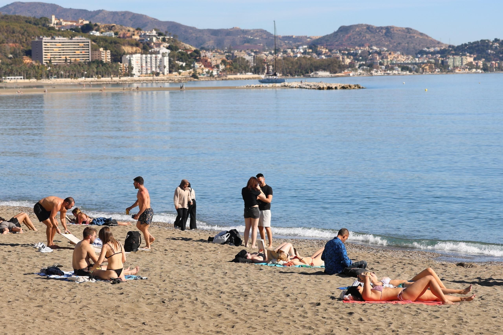 Enero y... día de playa en Málaga: la subida de las temperaturas deja estas imágenes Enero y... día de playa en Málaga: la subida de las temperaturas deja estas imágenes
