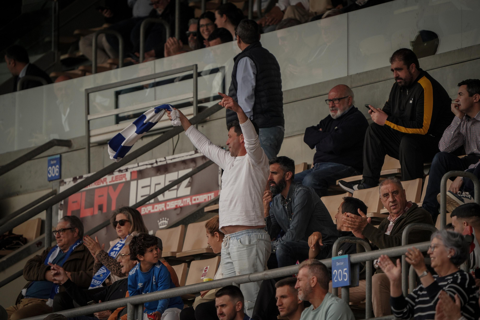 Búscate en el partido del Xerez DFC - Espeleño
