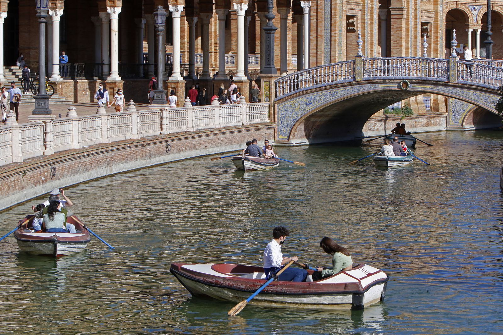 Ambiente en el festivo fin de semana en Sevilla