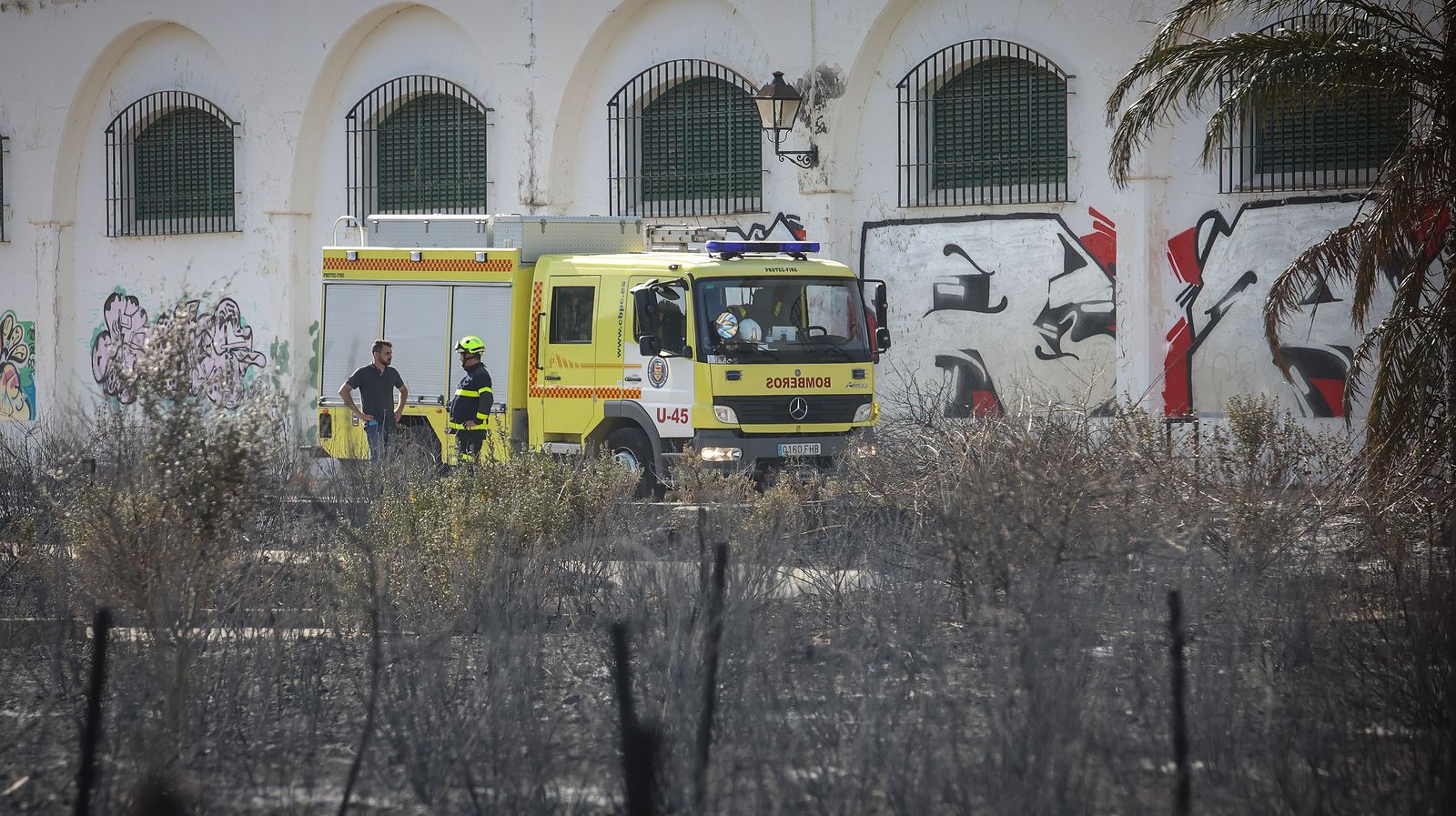 Incendio de pastos en la antigua bodega de Croft