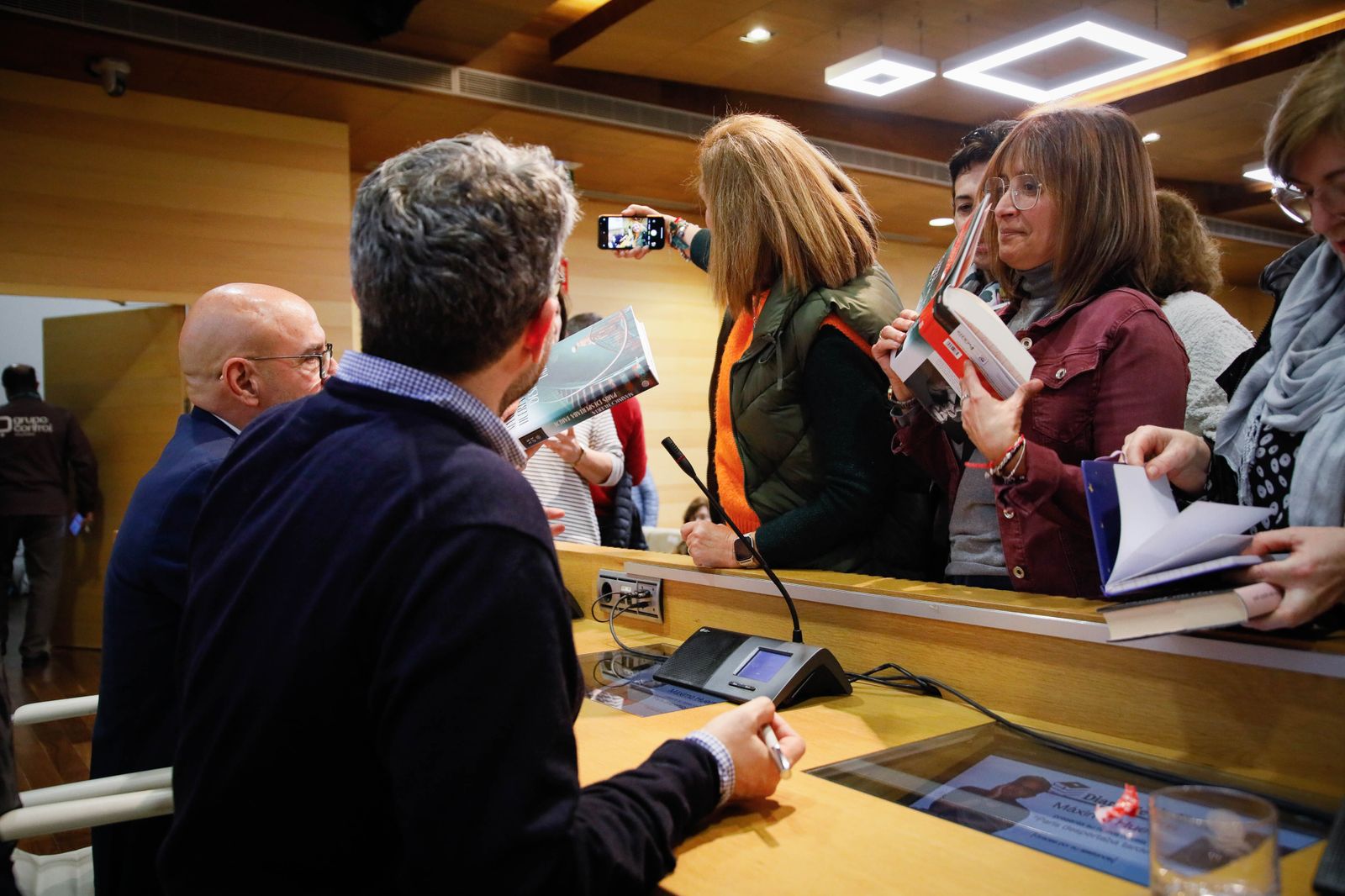 ¿Has estado en la presentación del libro de Máximo Huerta? Entra en la galería y buscate