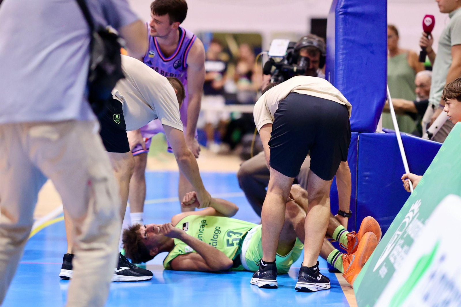 Máxima preocupación en el Unicaja por Dani Carrasco y su rodilla