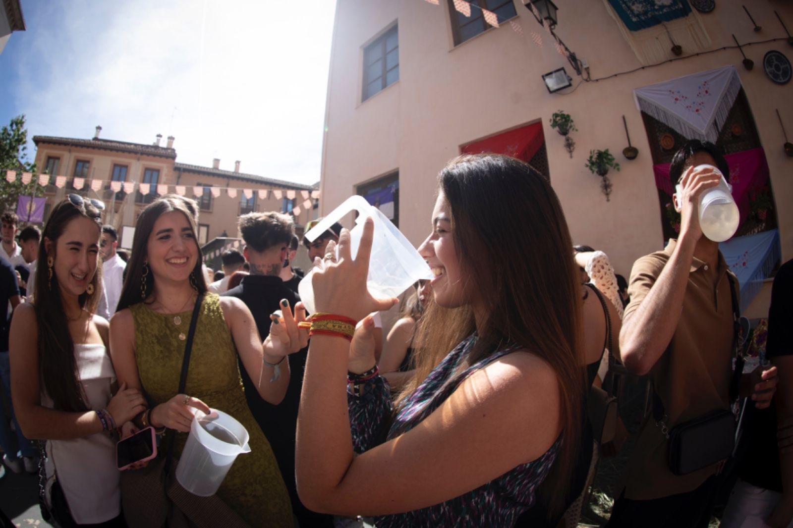 Los mejores momentos del primer día de Cruces en Granada en fotos