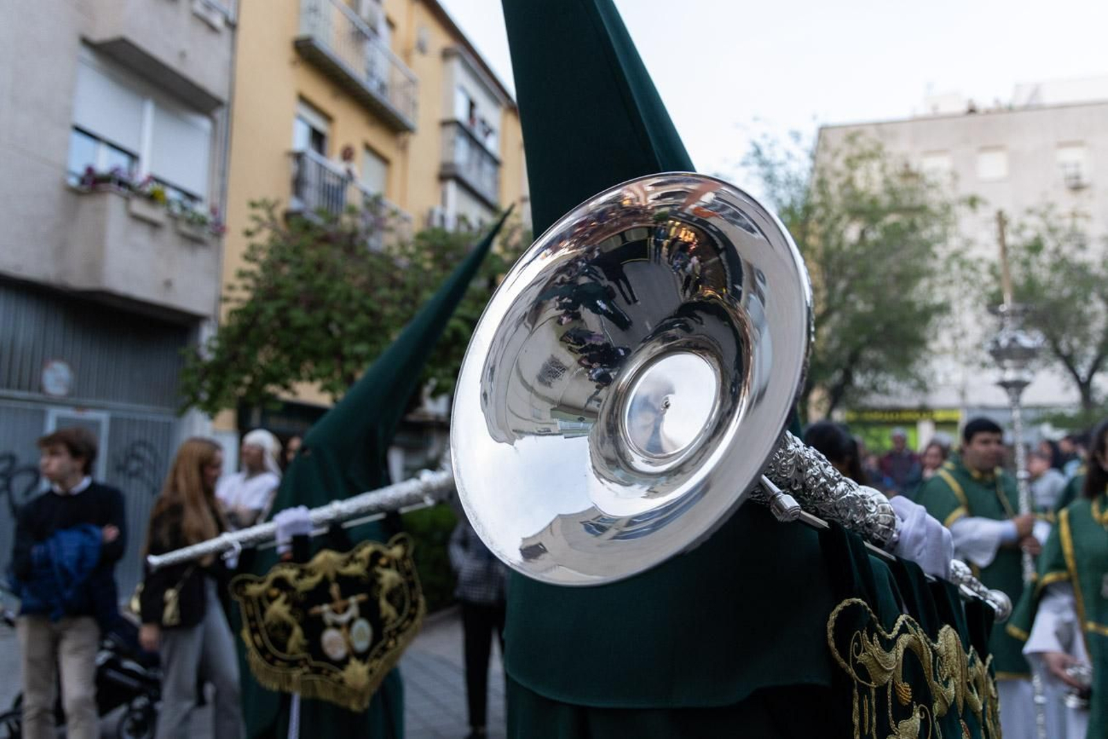 Las cofradías de la Vera Cruz, Expiración y Gran Poder lucen sus cortejos en la calle