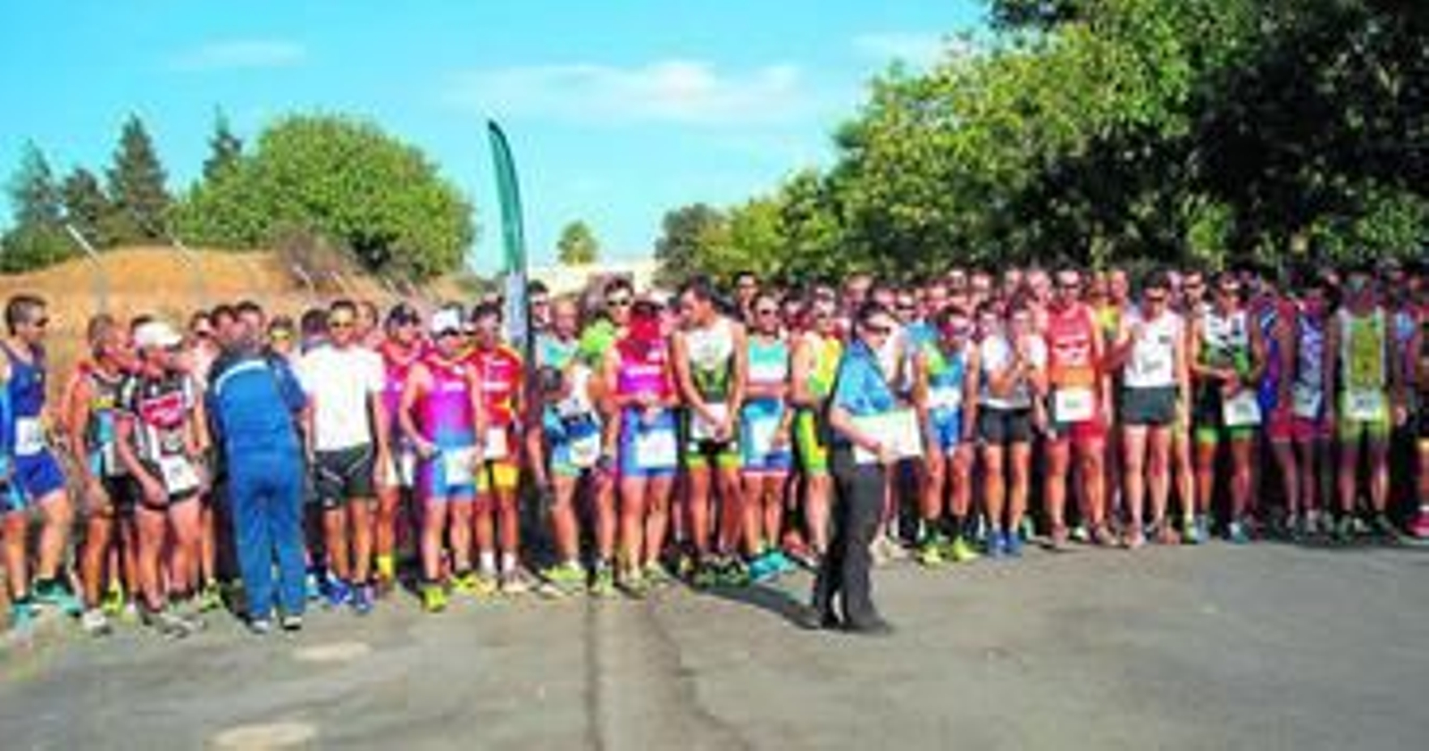 Algunos de los participantes en la competición de la categoría absoluta en Trigueros, poco antes de que se diera la salida a la prueba. Algunos de los participantes en la competición de la categoría absoluta en Trigueros, poco antes de que se diera la salida a la prueba.