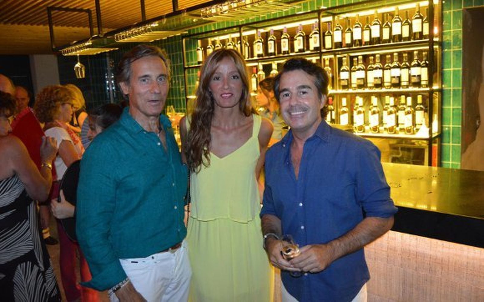 Jorge Manrique, Blanca Losada y Mario Muñiz, durante el cóctel de inauguración.  Foto: Ignacio Casas de Ciria