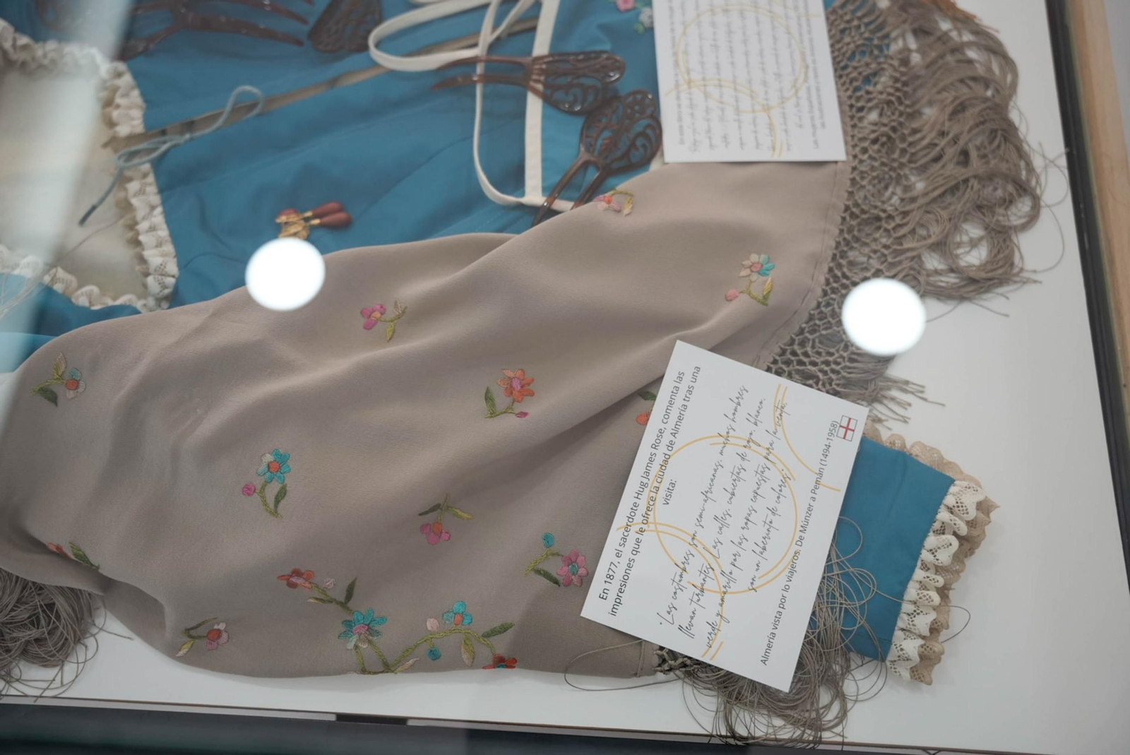 Las mejores imágenes de la exposición "Almería viste de historia su feria"