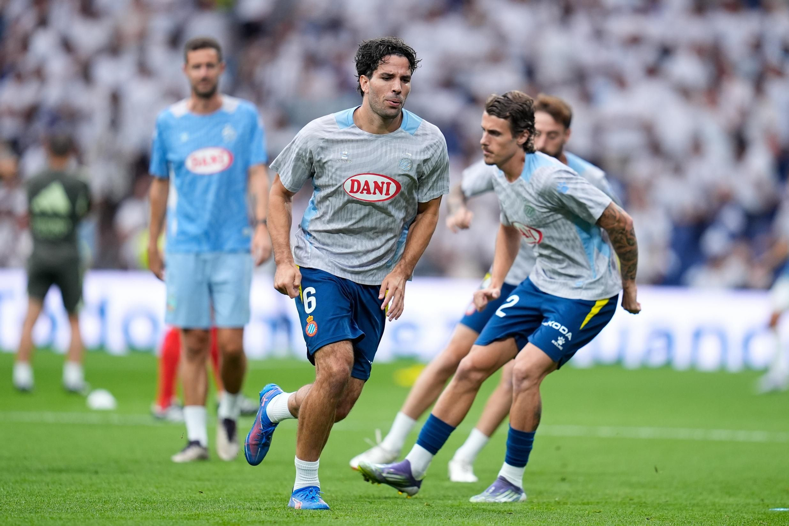 EuropaPress_6969722_Leandro_Cabrera_of_RCD_Espanyol_warms_up_during_th.jpg