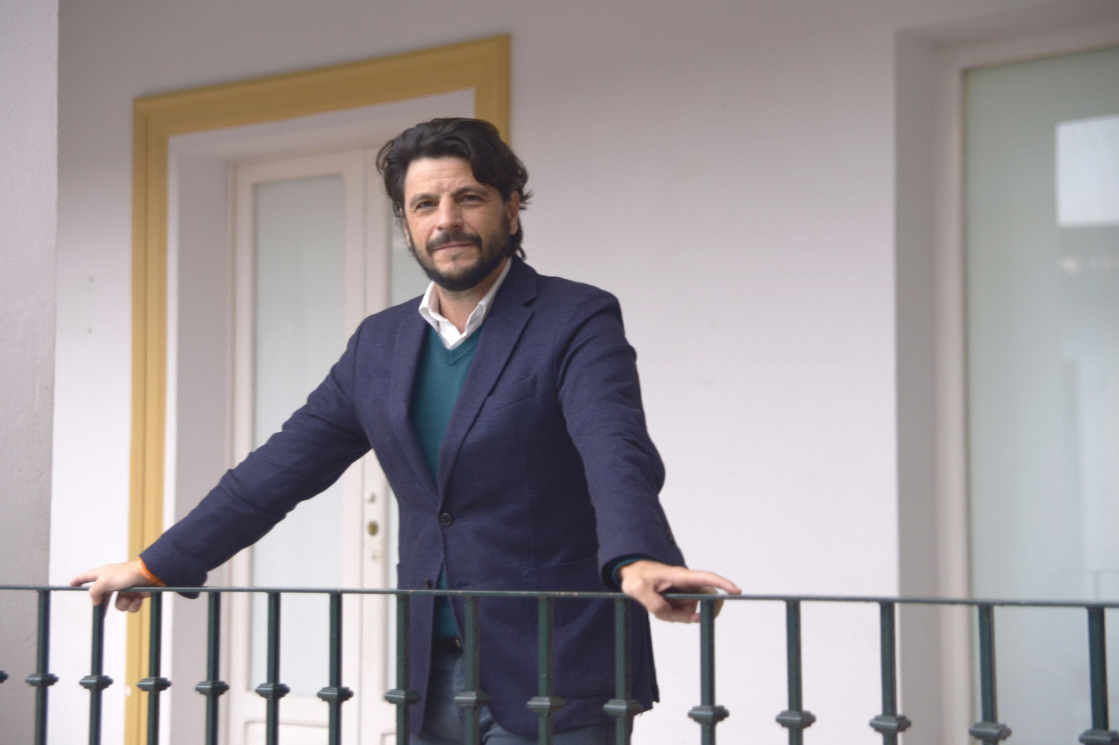 Sergio Pelayo, en el edificio Escuela.