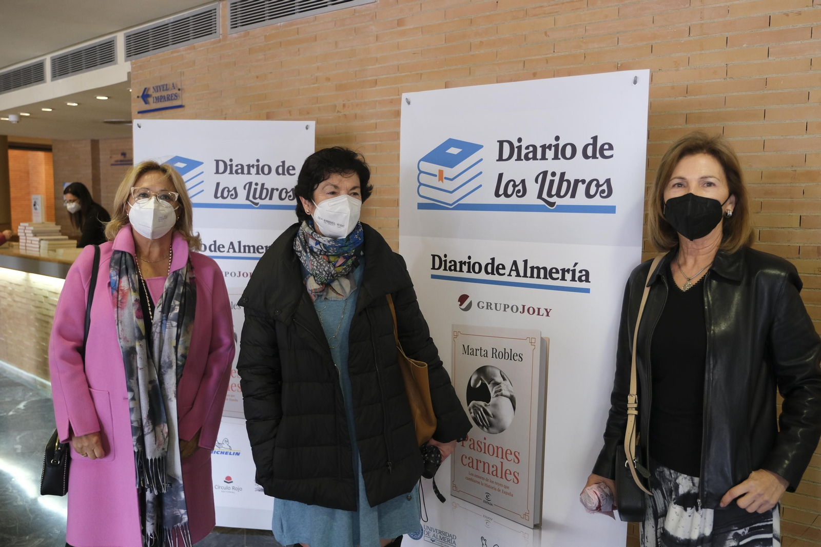 Fotogalería Diario de los Libros, con Marta Robles y su obra 'Pasiones carnales'