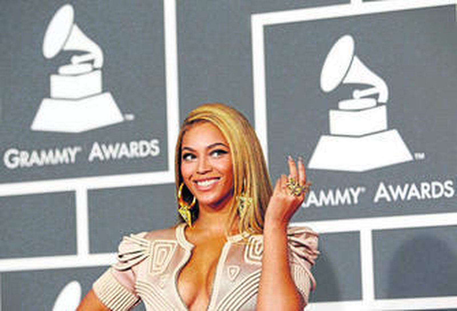 Beyoncé seduce en los Grammy