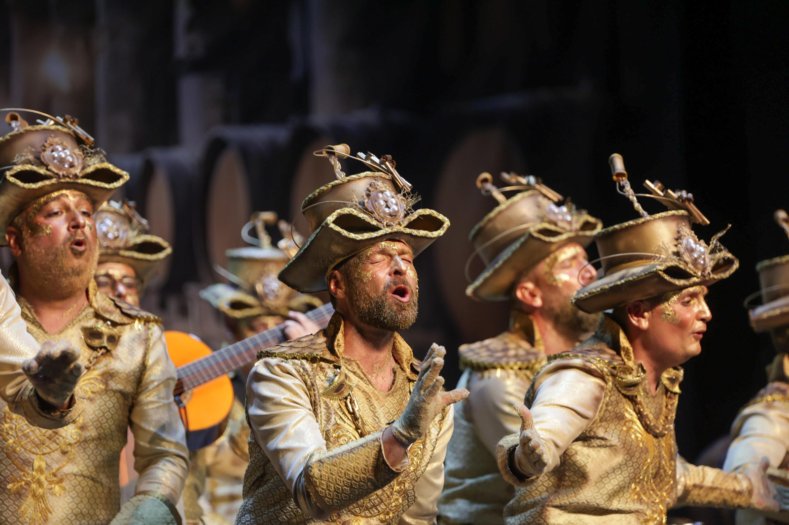 Imágenes de la actuación de la comparsa de Bollullos Par del Condado "La Sacristía" en las semifinales del Carnaval Colombino