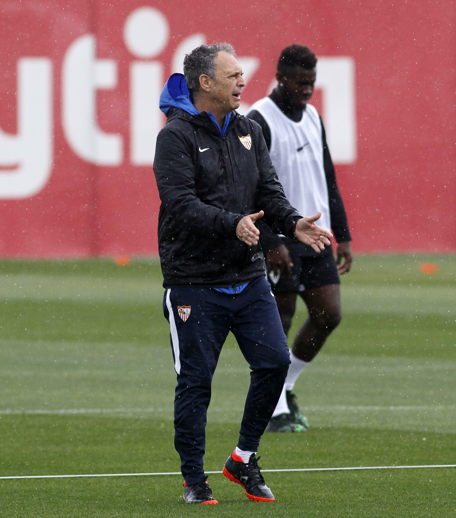 Primer entrenamiento del Sevilla FC tras anunciar Caparrós que tiene leucemia