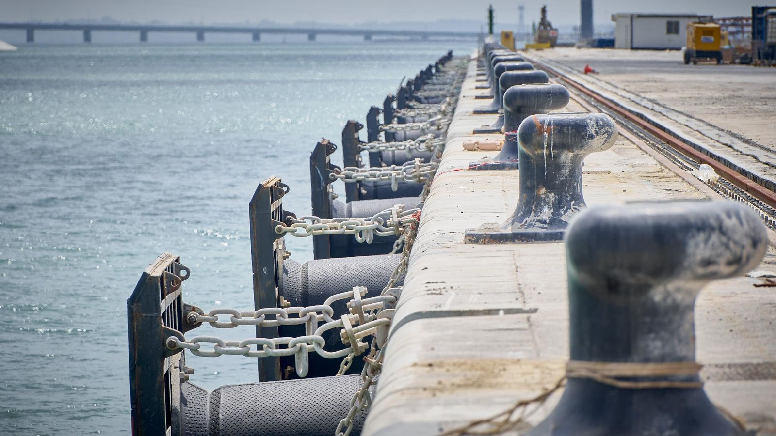 La intención de la Autoridad Portuaria es renovar todos los bolardos del puerto de Cádiz de manera gradual, excepto a los instalados ya en la nueva terminal de contenedores que están aún sin estrenar