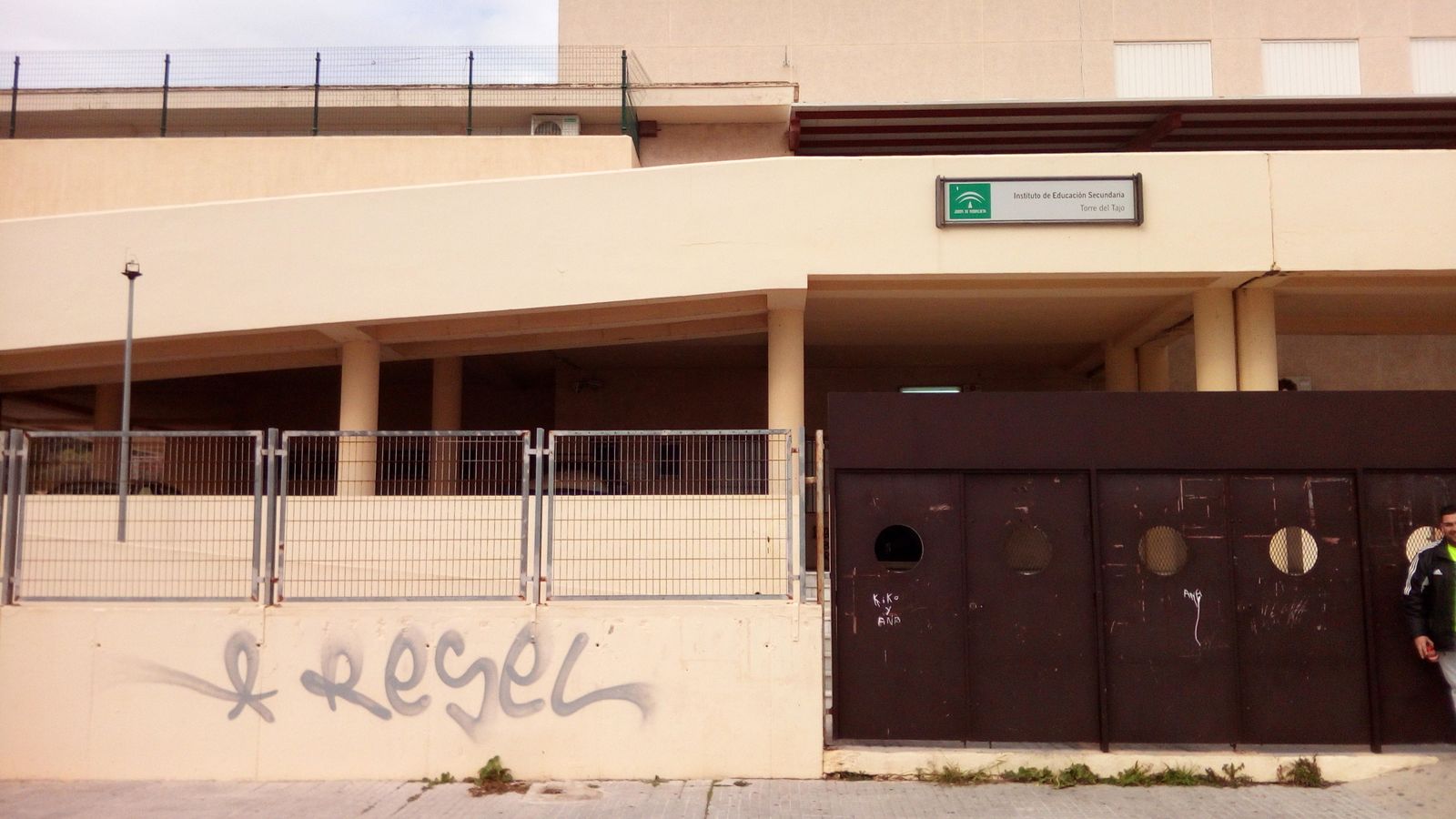 Aspecto exterior del Instituto de Enseñanza Secundaria Torre del Tajo.