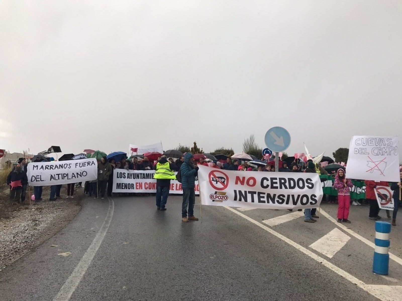 Los vecinos de la zona norte provincial se manifiestan contra la macrogranja.