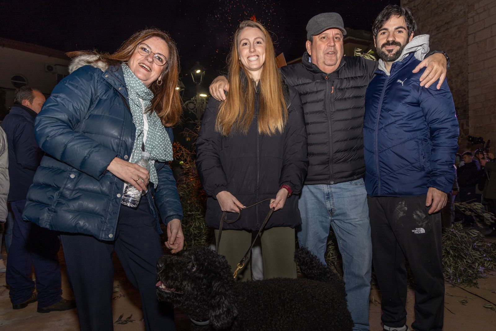 Encendido en Jaén de la lumbre oficial de San Antón 2026 y bendición de los animales