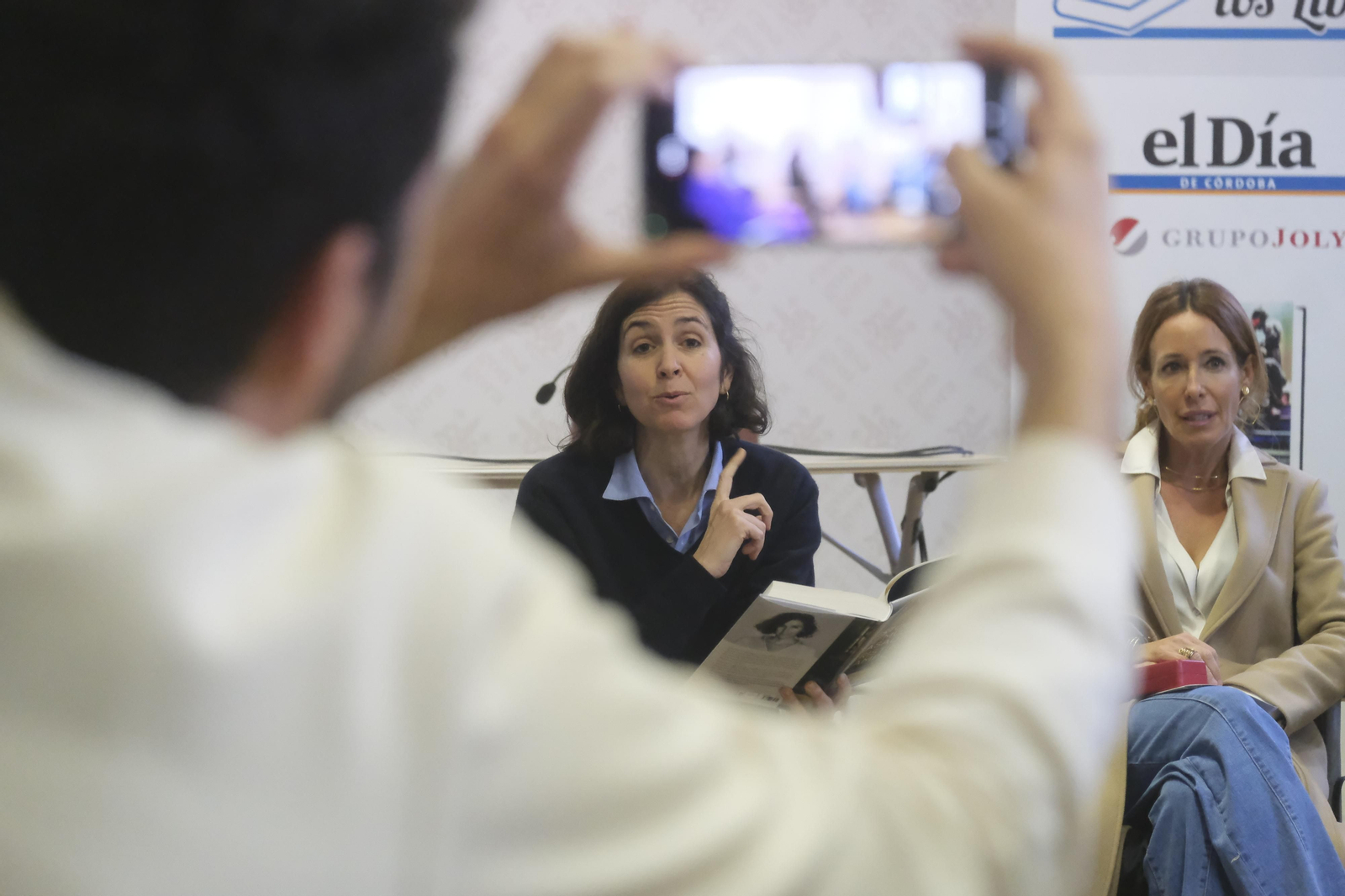 Las imágenes de la presentación de la obra ‘Historias de mujeres casadas’ de Cristina Campos en Córdoba