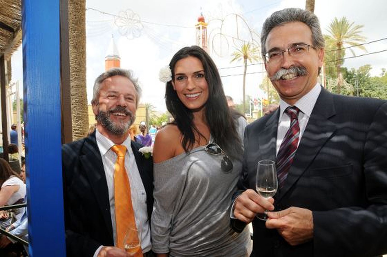 Luis Arroyo y Rafael Beas, de Garvey, junto a la Miss España 2005, Verónica Hidalgo.

Foto: Manuel Mateo