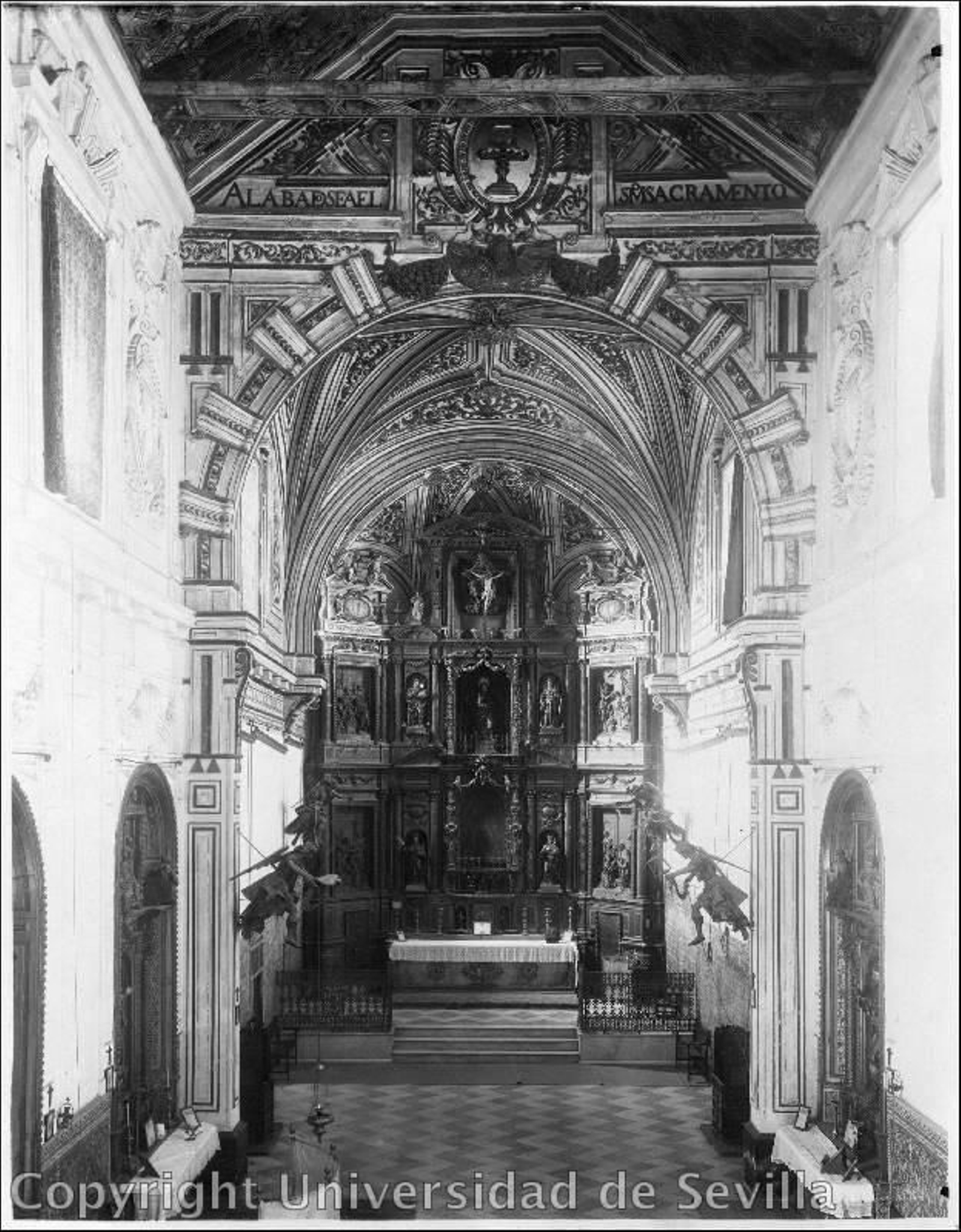 Interior de la iglesia de Santa Clara.