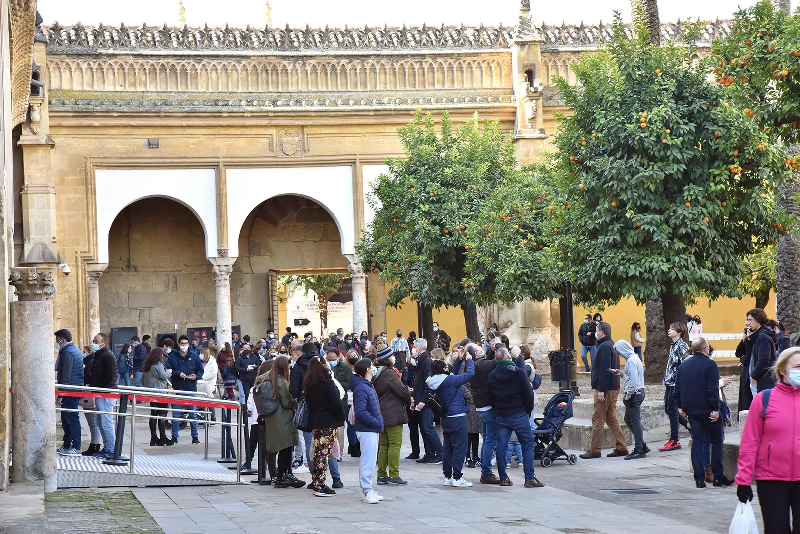 Visitantes en la Mezquita-Catedral.