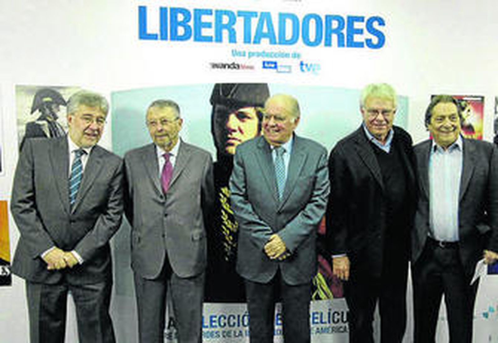 Directivos y representantes políticos en la presentación de 'Libertadores'.