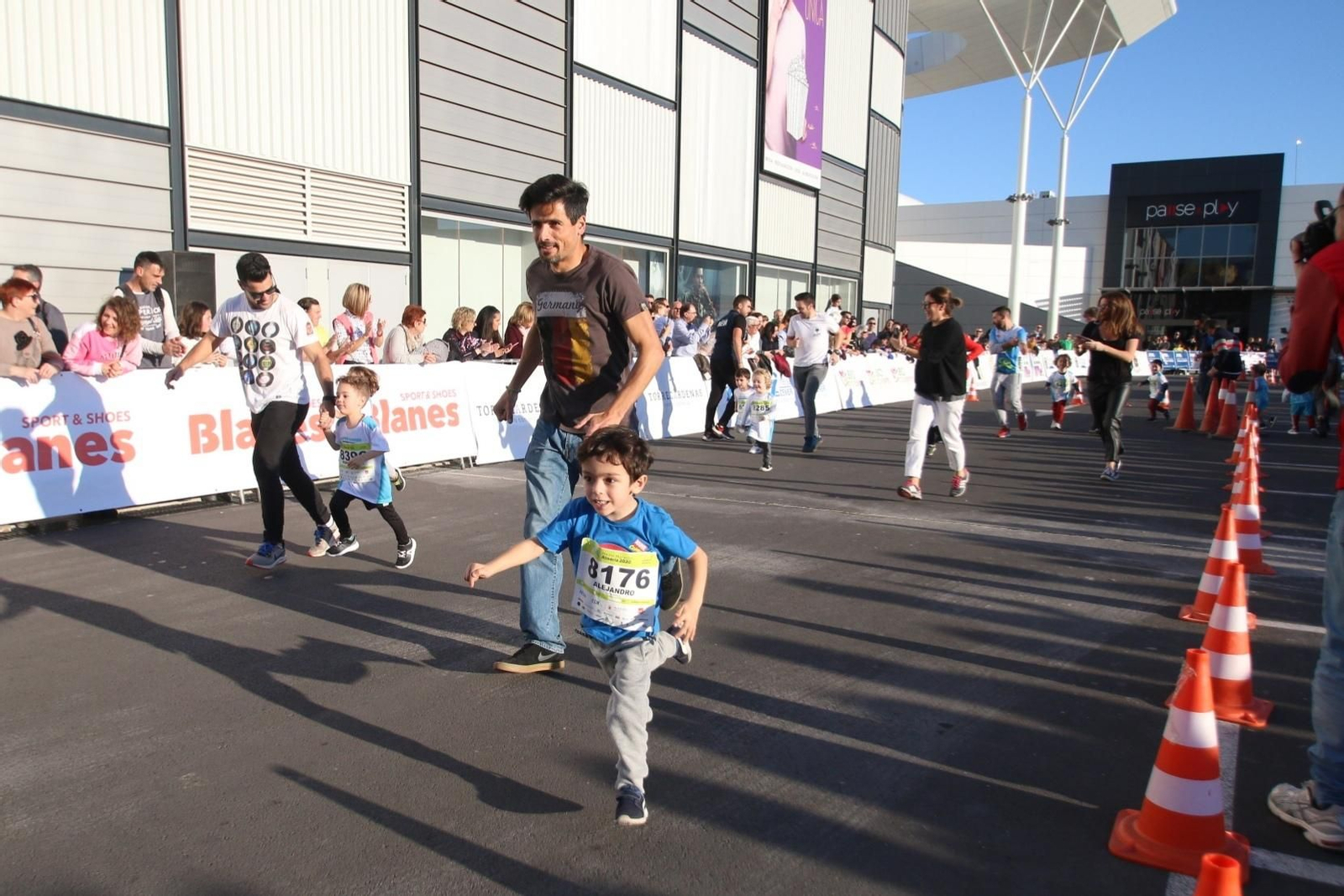 Fotogalería de las carreras infantiles del Medio Maratón de Almería