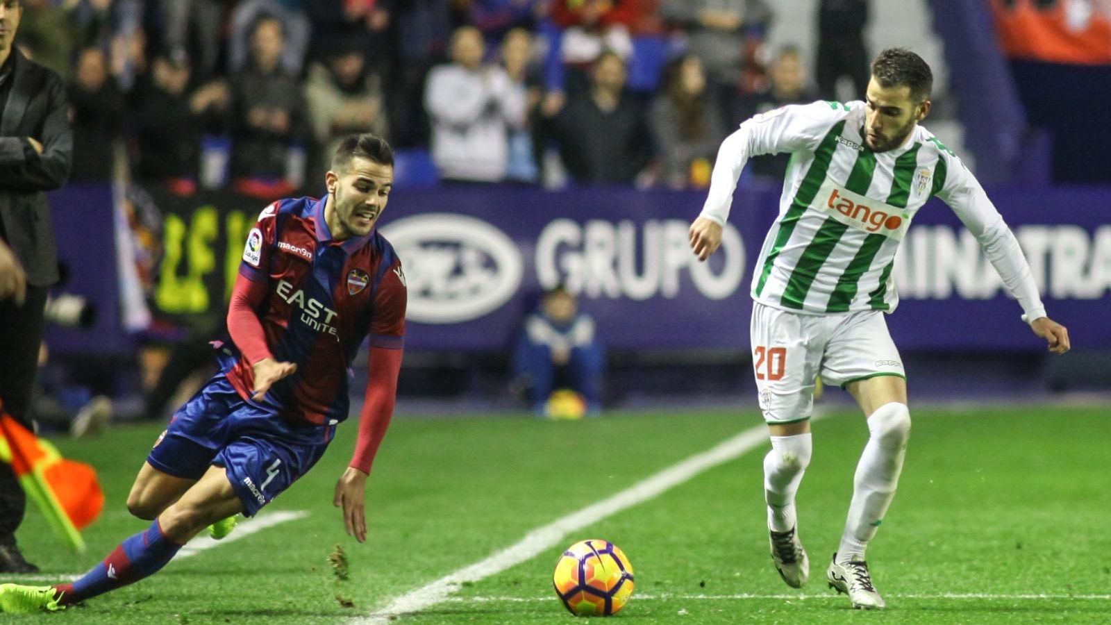 Antoñito en un partido con el Córdoba contra el Levante.