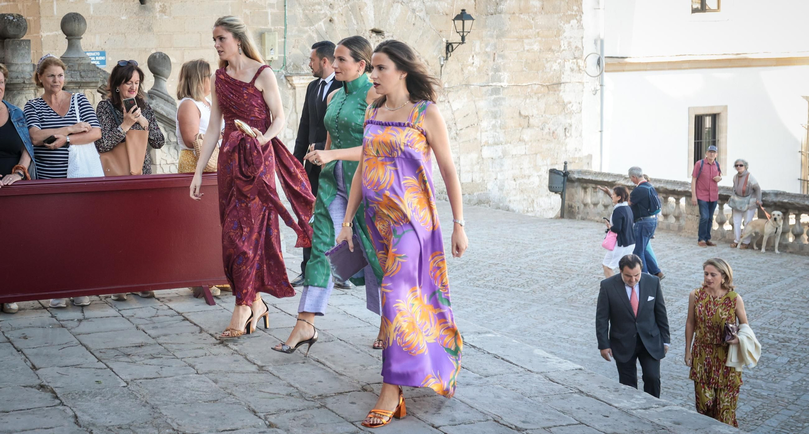 Imágenes de los asistentes a la boda de Ana Cristina Portillo Domecq en la Catedral de Jerez Imágenes de los asistentes a la boda de Ana Cristina Portillo Domecq en la Catedral de Jerez