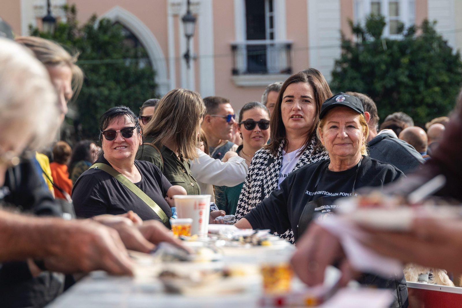 Todas las imágenes de la Ostionada en la plaza de San Antonio