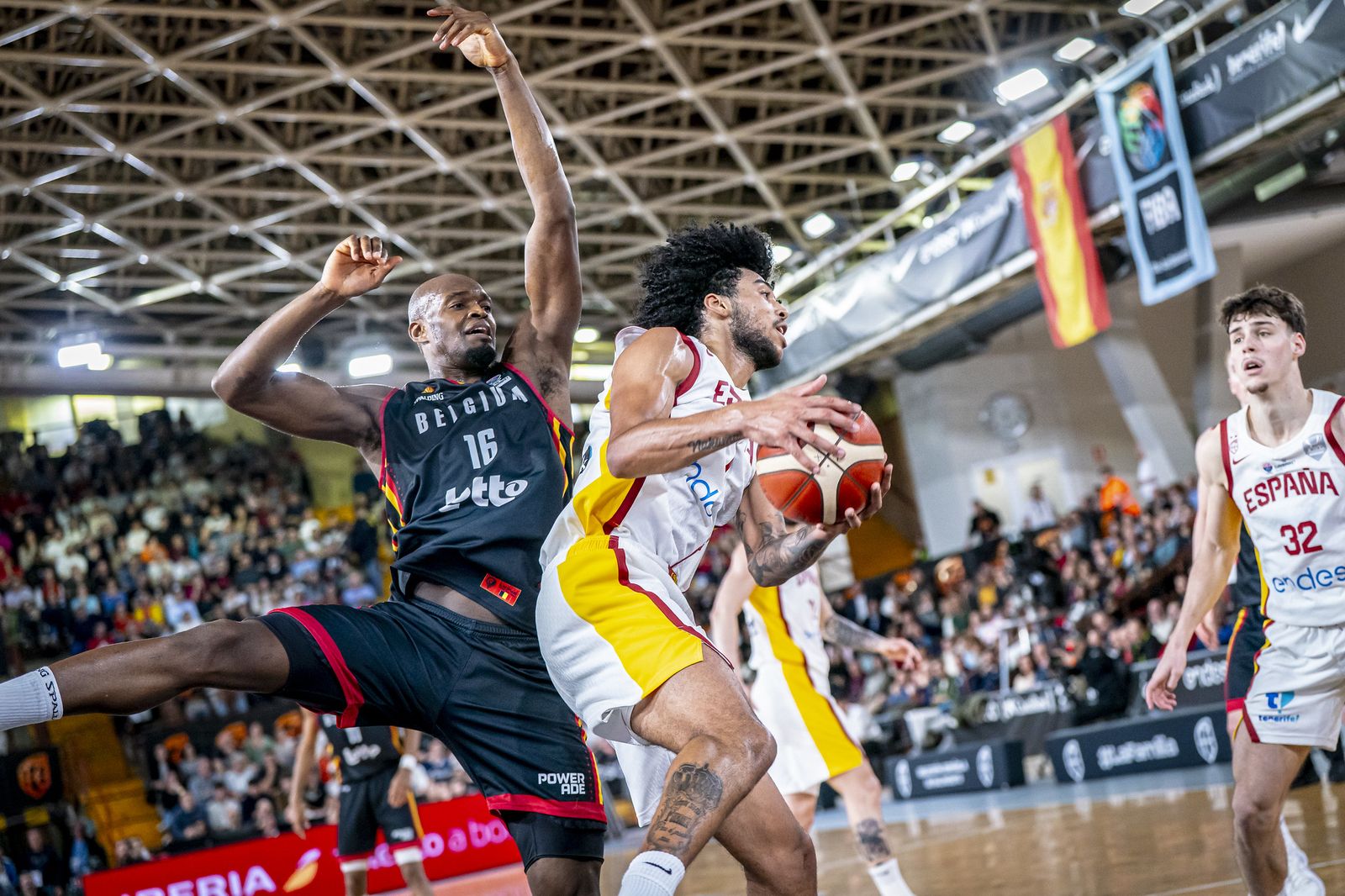 Mario Saint-Supéry y Rubén Guerrero ayudan al triunfo de España ante Bélgica